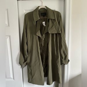 A beautiful olive green trench coat nice and light weight for mild rainy day!!